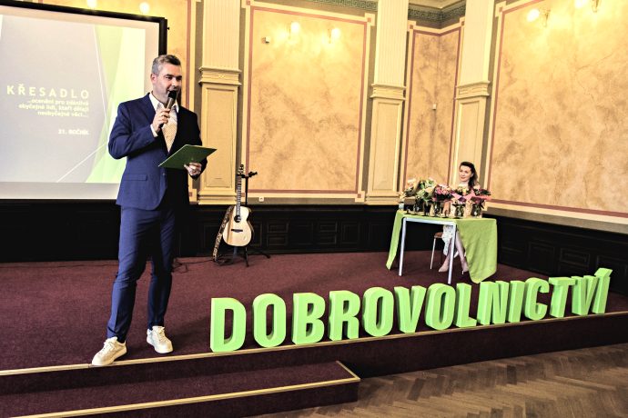 Křesadlo — předávání cen — moderátor Ondra Vodný